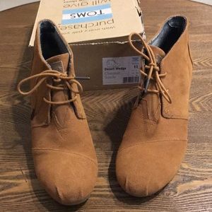Brand new Toms desert wedge suede booties size 11